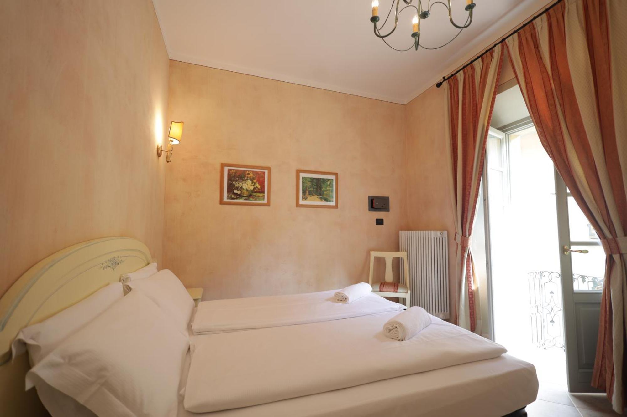 Hotel Il Portico By Lvg Hotel Collection كانوبيو المظهر الخارجي الصورة